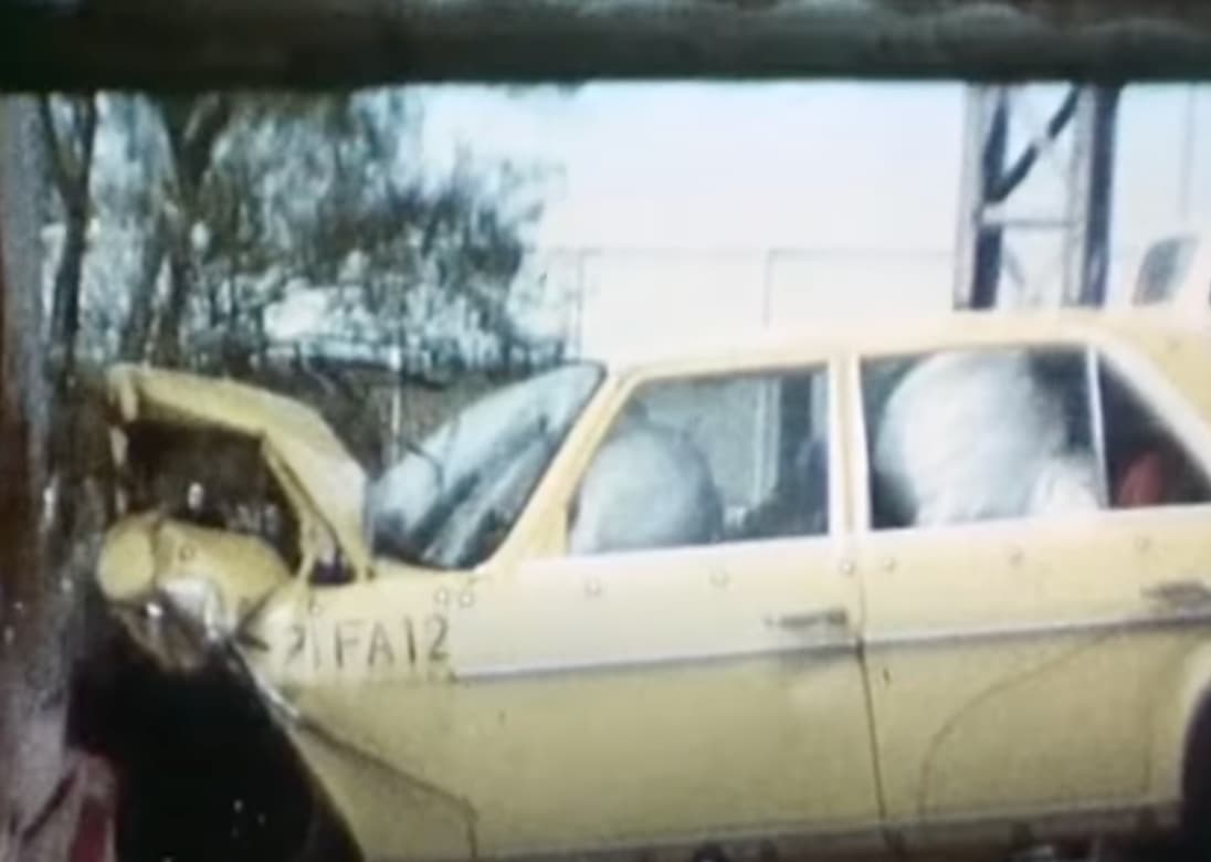 16 Photos of What It Looked Like to Wreck A Car in the 1970s